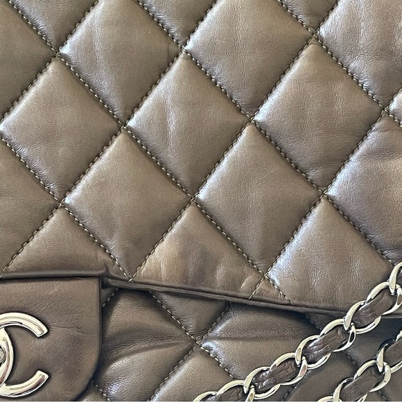 Authentic CHANEL Lambskin Double Chain Single Flap Maxi Size Handbag - Picture 5 of 16